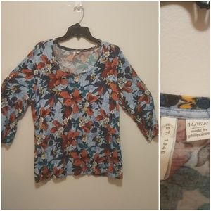 Free!! 🩷❤️🩷❤️ With Bundle.... Blue and red floral long sleeve top